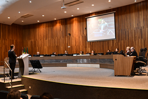 Tribunal Pleno homenageia desembargador André Luís Moraes de Oliveira pelos 37 anos dedicados à magistratura