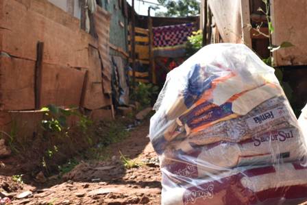 Comunidade Mandela recebe cestas básicas arrecadas na Corregedoria Solidária