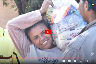 Vídeo mostra como foi a distribuição de alimentos na Comunidade Mandela