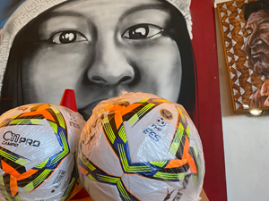 Atletas indígenas recebem materiais esportivos para o 3º Torneio de Futebol dos Jovens das Comunidades Indígenas