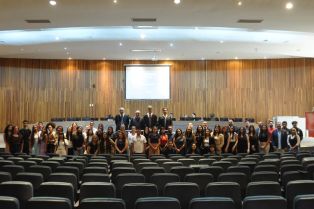 Acadêmicos da UEMS Jardim participam do projeto TRT na Prática