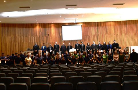 Estudantes da Escola Estadual Eduardo Perez participam do projeto TRT na pratica