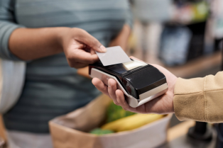 Vale-alimentação e vale-refeição: saiba quem tem direito e as mudanças em 2026