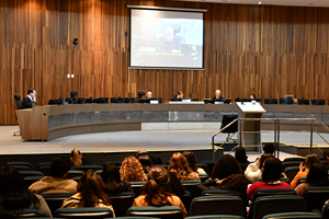 Acadêmicos da UEMS de Dourados participam do projeto TRT na Prática
