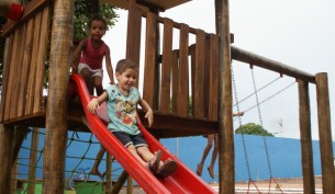 Parquinho é inaugurado no Portal Caiobá para prevenir trabalho infantil