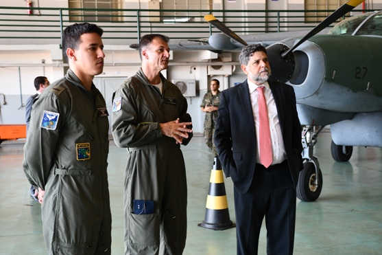 Corregedor-geral da Justiça do Trabalho conhece Base Aérea de Campo Grande